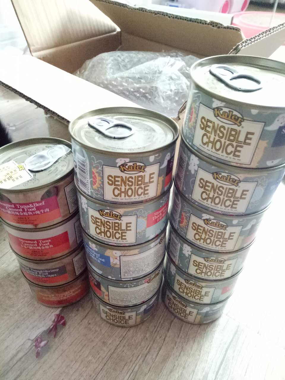 猫罐头里的肉有铁锈一样的金属味还能喂猫咪吃吗?